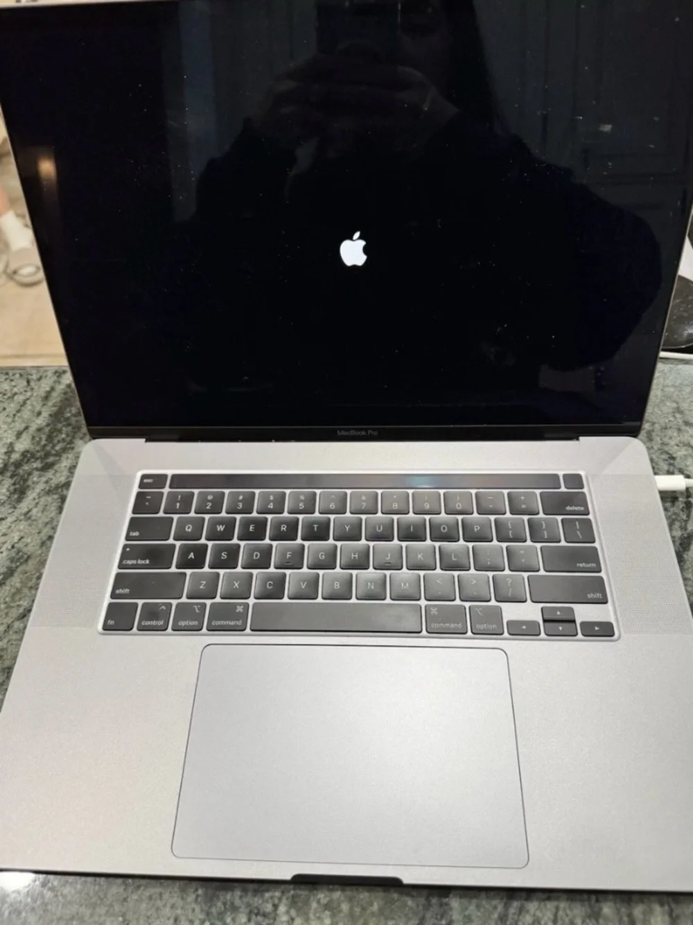 Apple MacBook Pro 16 in 2019 Space Gray/Intel Core I9 2.30 GHz, 16 GB Intel